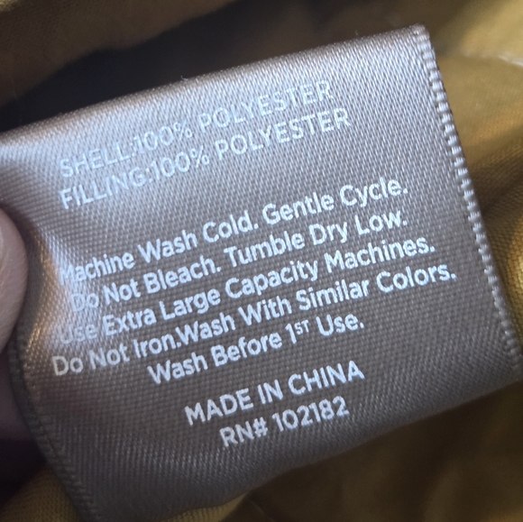 Beautiful Nwot, Queen quilt w 2 regular shams. Sunny yellow color!! - Picture 4 of 5